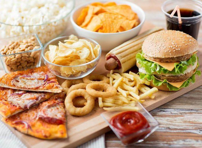 Hãy kiểm soát cheat meal để duy trì quá trình giảm cân.