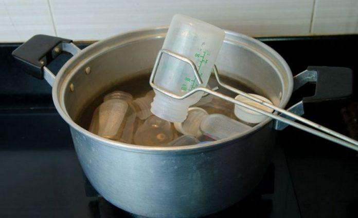 Vệ sinh dụng cụ làm sữa chua