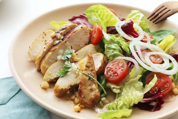 Salad rau củ với sốt mè rang giúp ăn ngon miệng và tốt sức khỏe