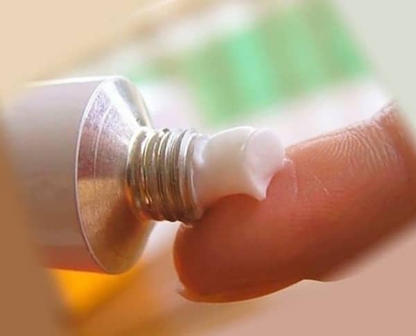 Neosporin: Công dụng, chỉ định và lưu ý khi sử dụng