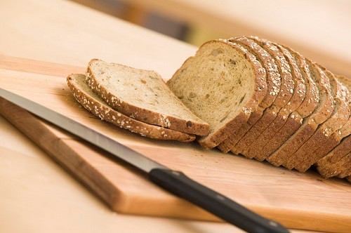 Ăn bánh mì vào buối sáng hay buổi tối dễ gây tăng cân hơn?