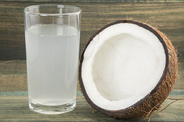 GIẢM CÂN CÓ ĐƯỢC UỐNG NƯỚC DỪA KHÔNG?