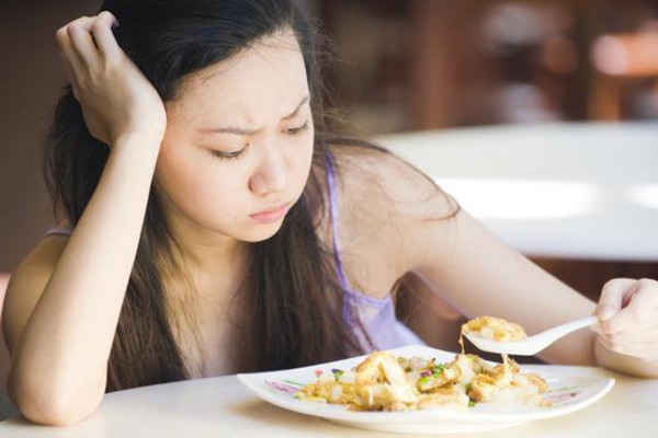 GIẢM CÂN: KIỂM SOÁT CẢM XÚC KHI ĂN UỐNG